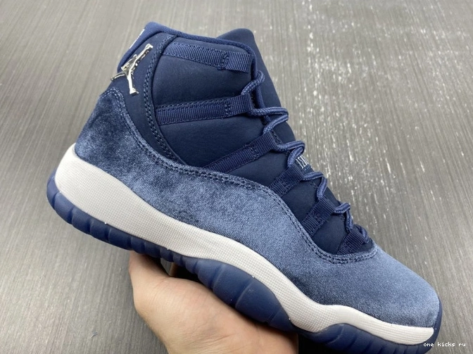 Rep AR0715-441 MIDNIGHT JORDAN WMNS AIR 11 NAVY VELVET 0523